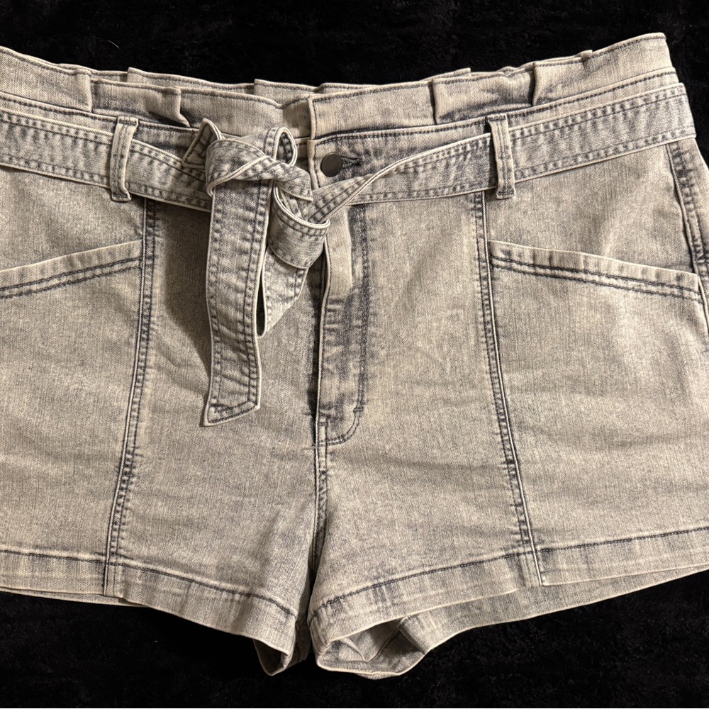 Universal Thread Paperbag Waist Gray Denim Shorts – Belted – Size 18